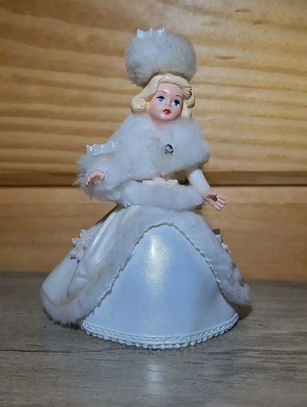 Hallmark Keepsake 2002 Winter Wonderland Madame Alexander Ornament Christmas